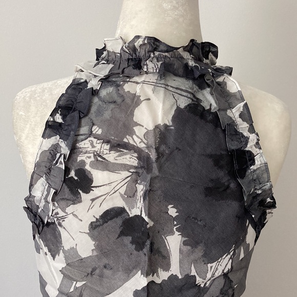 Express Black and White Splatter Floral Print Top - Picture 7 of 8